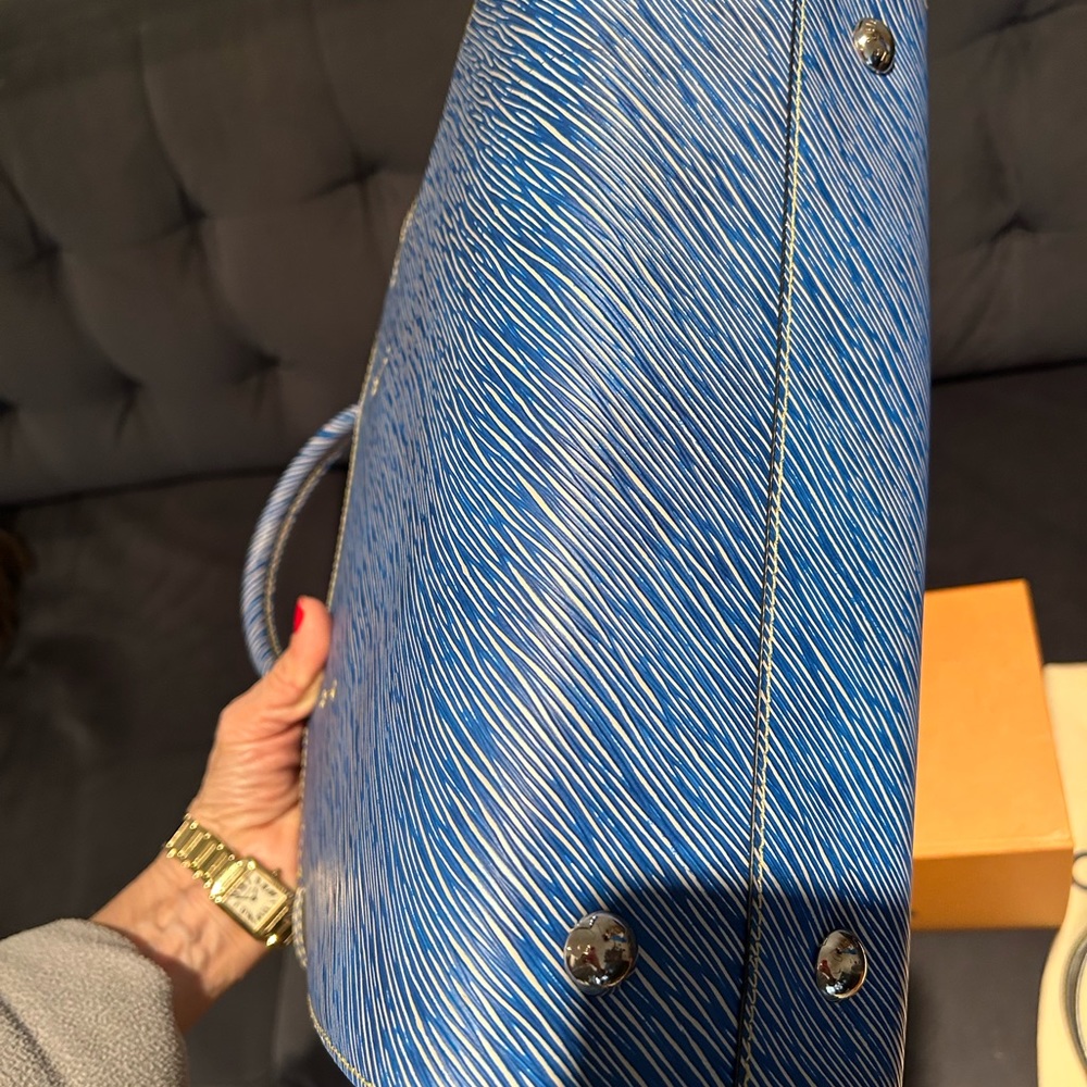 Louis Vuitton Blue Handbag with Colorful Accents - Picture 7 of 8